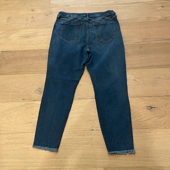 EUC Size 16 Old Navy Rockstar Super Skinny High Rise with secret slim pockets - Picture 3 of 3